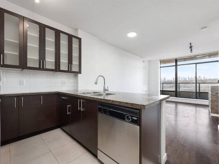 1005-4250 Dawson Street, Burnaby, BC, V5C 4B1 - 11
