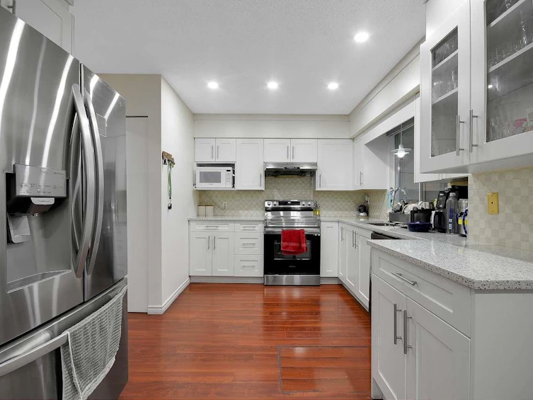 8048 138a Street, Surrey, BC, V3W 9A8 - 9