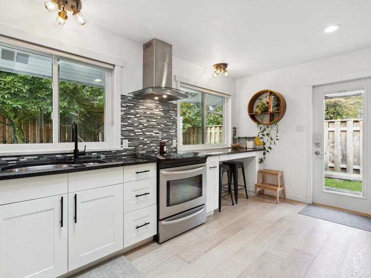 1937 Berkley Avenue, North Vancouver, BC, V7H 1Z4 - 12