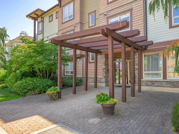 300-15268 18 Avenue, Surrey, BC, V4A 1W8 - 2
