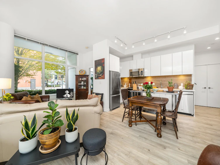 101-200 Nelson's Crescent, New Westminster, BC, V3L 0H4