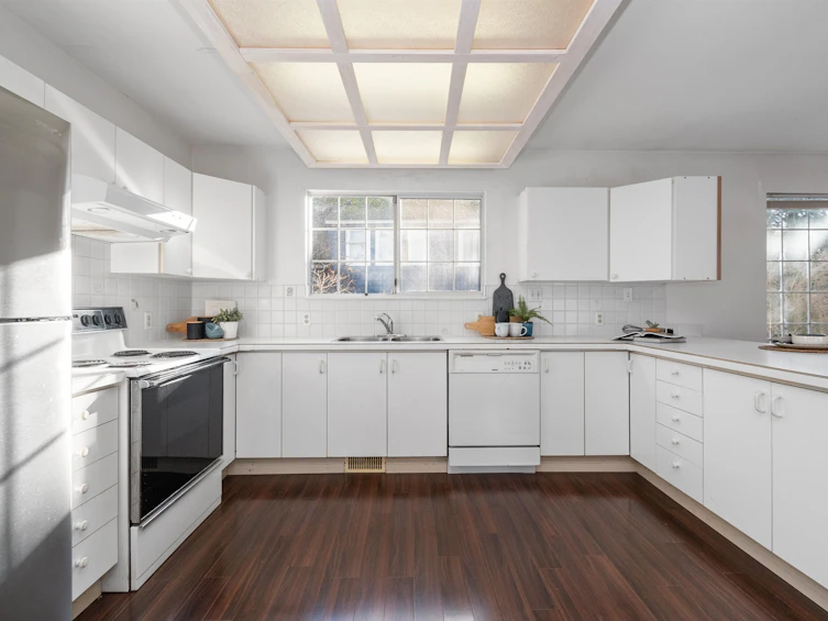 241 First Avenue, Cultus Lake, BC, V2R 4Y9 - 9