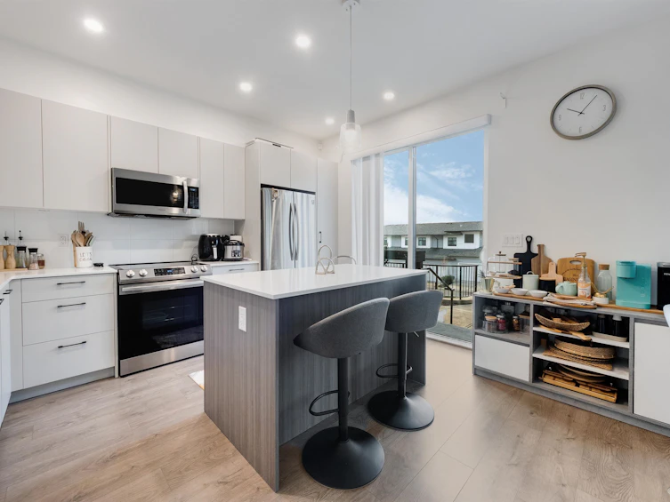 24-15255 Sitka Drive, Surrey, BC, V3S 0B1 - 2