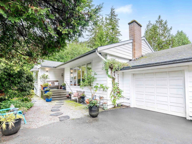 830 Mathers Avenue, West Vancouver, BC, V7T 2G1 - 2