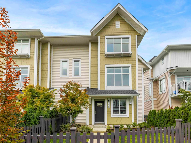 1010-11280 Pazarena Place, Maple Ridge, BC, V2X 9H8 - 2