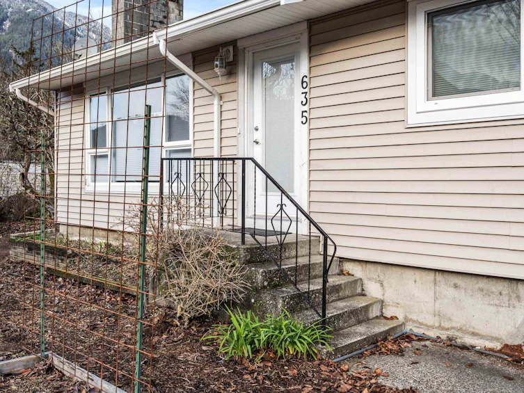 635 Thacker Avenue, Hope, BC, V0X 1L0 - 7