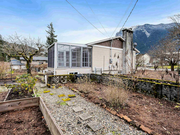 635 Thacker Avenue, Hope, BC, V0X 1L0 - 34