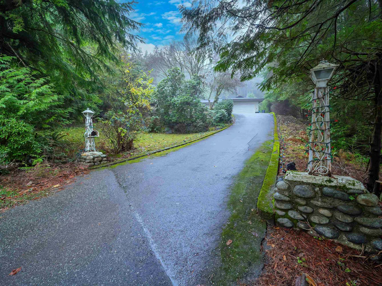 77 Desswood Place, West Vancouver, BC, V7S 1B8 - 2