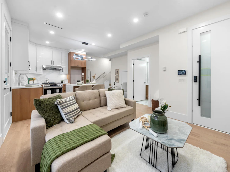 2-7668 Main Street, Vancouver, BC, V5X 3K3 - 2