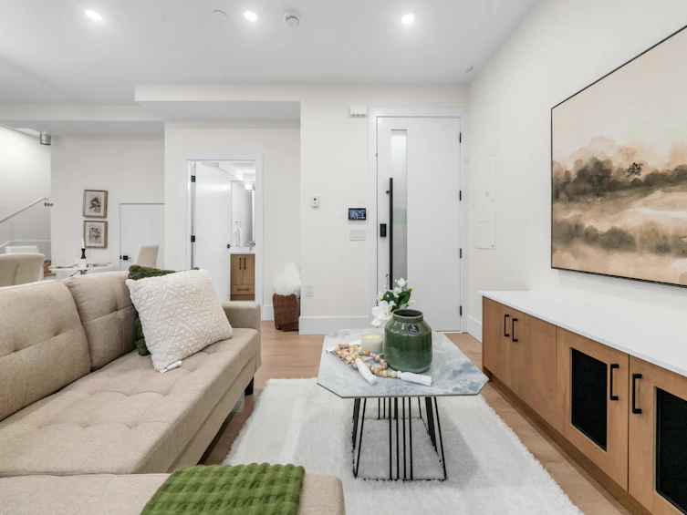 2-7668 Main Street, Vancouver, BC, V5X 3K3 - 4