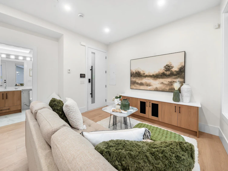 2-7668 Main Street, Vancouver, BC, V5X 3K3 - 7
