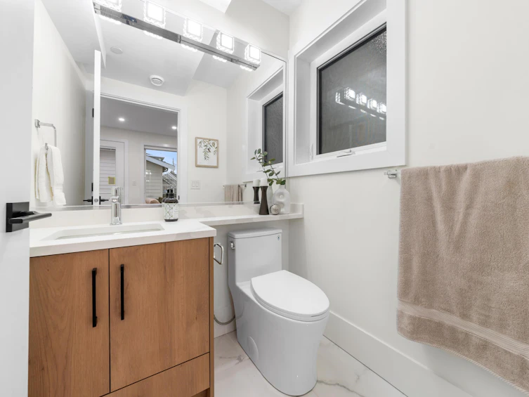 2-7668 Main Street, Vancouver, BC, V5X 3K3 - 9