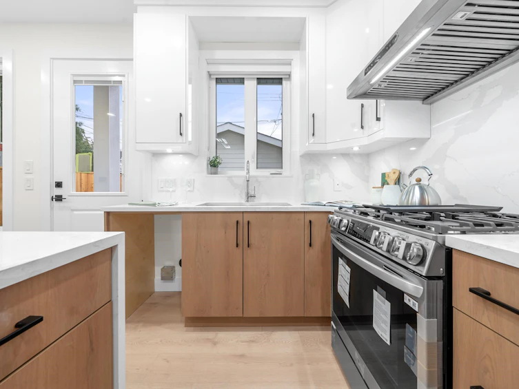 2-7668 Main Street, Vancouver, BC, V5X 3K3 - 16