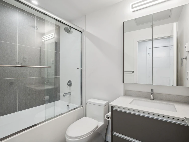 208-14225 103a Avenue, Surrey, BC, V3T 0T4 - 25
