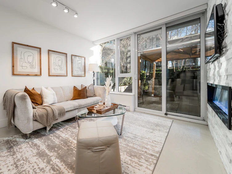 1018 Richards Street, Vancouver, BC, V6B 3E1 - 2