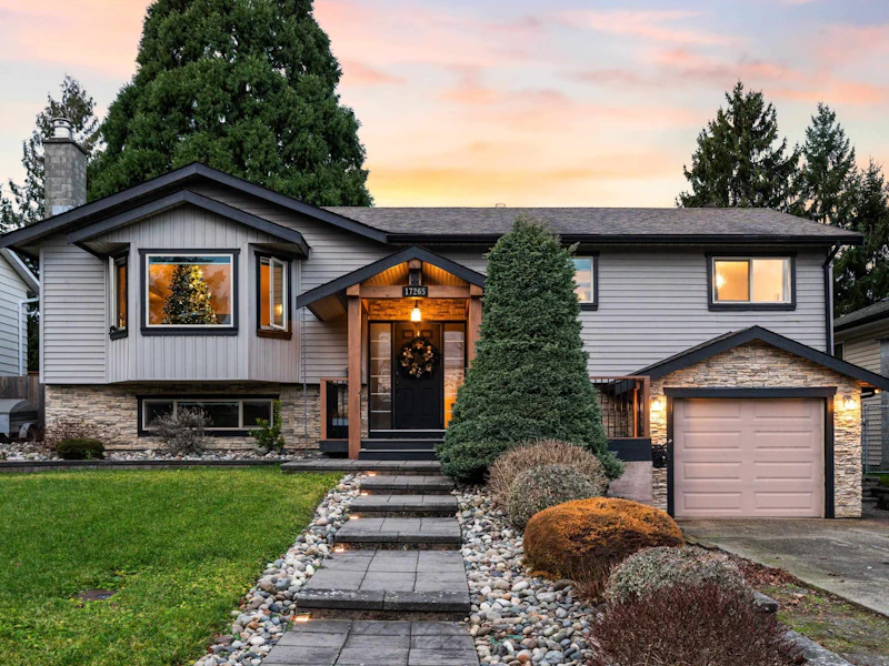 17265 59a Avenue, Surrey BC V3S 5S4
