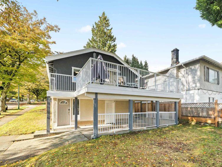 3625 Monmouth Avenue, Vancouver, BC, V5R 5S4 - 2