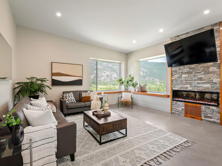 1307 Eagle Drive, Pemberton, BC, V0N 2L0 - 2