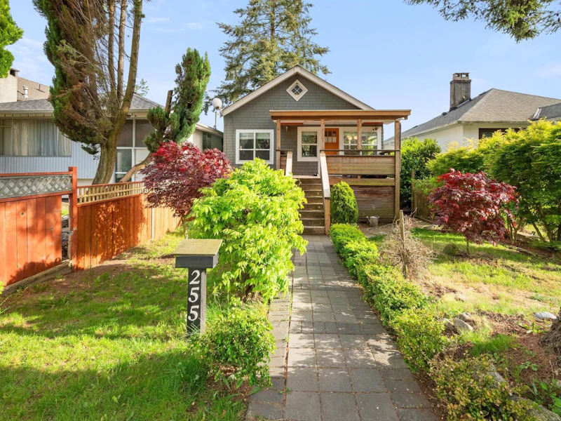255 E 20th Street, North Vancouver BC V7L 3A6