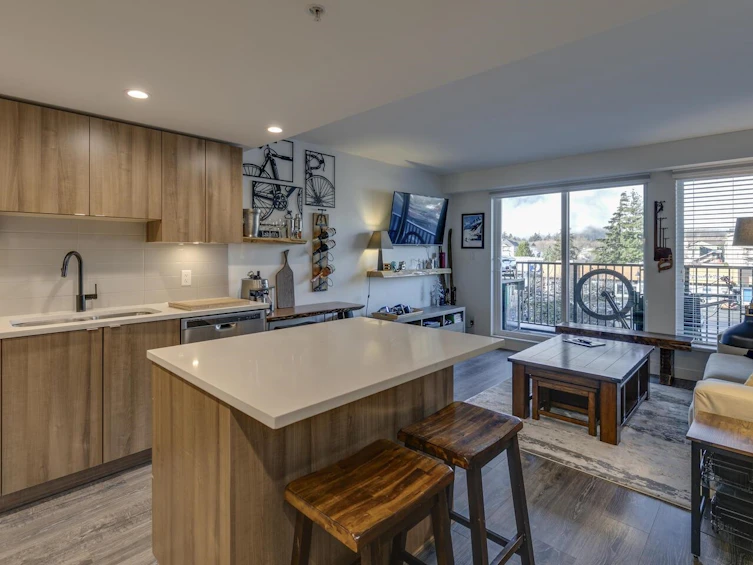 209-1365 Pemberton Avenue, Squamish, BC, V8B 1B7 - 4