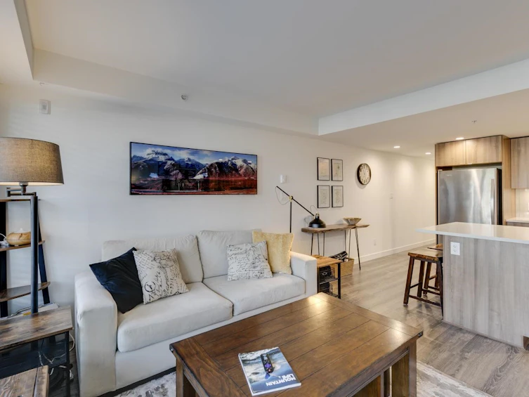 209-1365 Pemberton Avenue, Squamish, BC, V8B 1B7 - 10