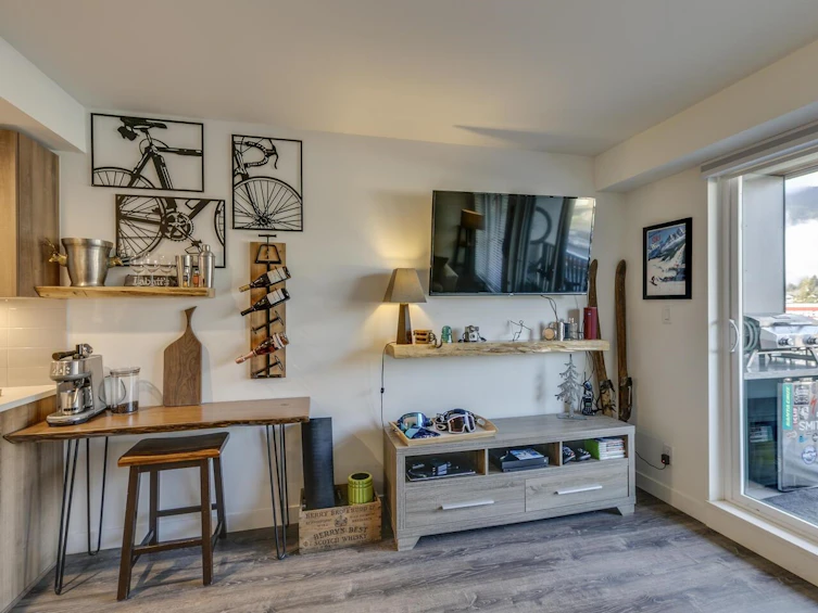 209-1365 Pemberton Avenue, Squamish, BC, V8B 1B7 - 13