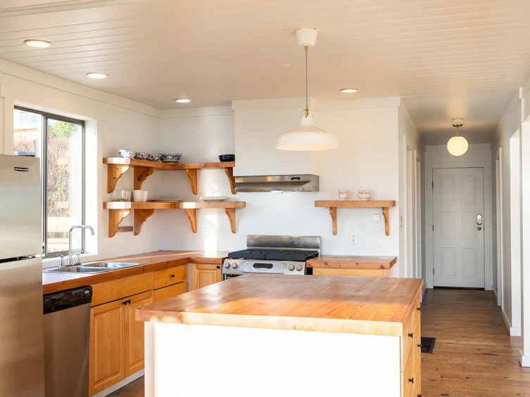 560 Abbs Road, Gibsons, BC, V0N 1V0 - 8