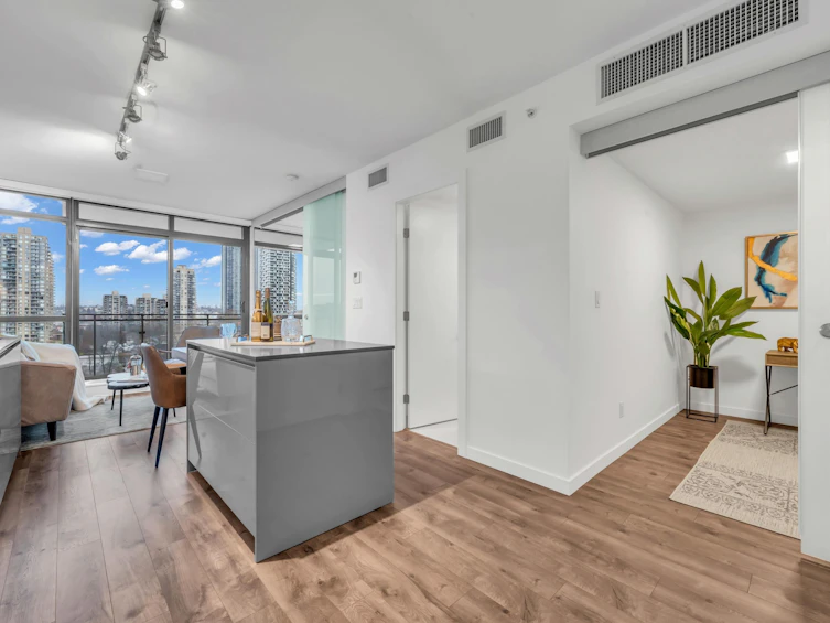 909-4488 Juneau Street, Burnaby, BC, V5C 0M4 - 5