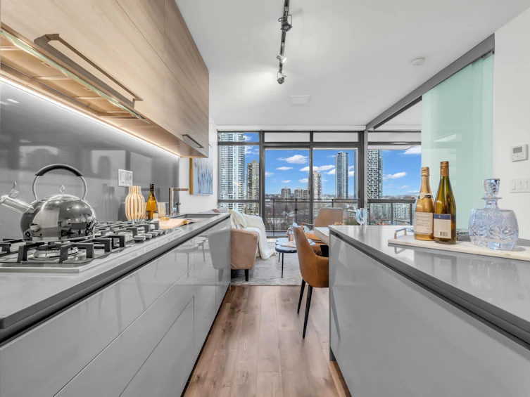 909-4488 Juneau Street, Burnaby, BC, V5C 0M4 - 6