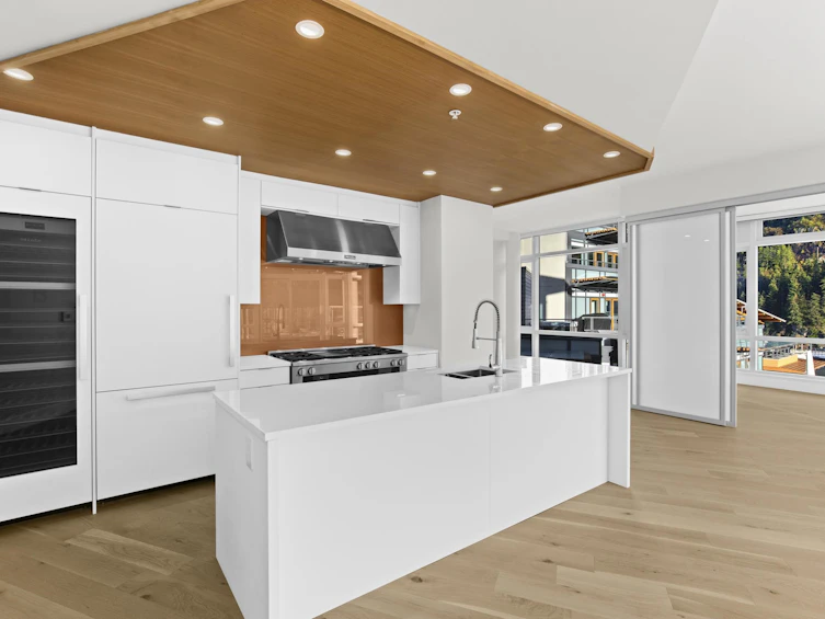 701-6687 Nelson Avenue, West Vancouver, BC, V7W 2B2 - 2