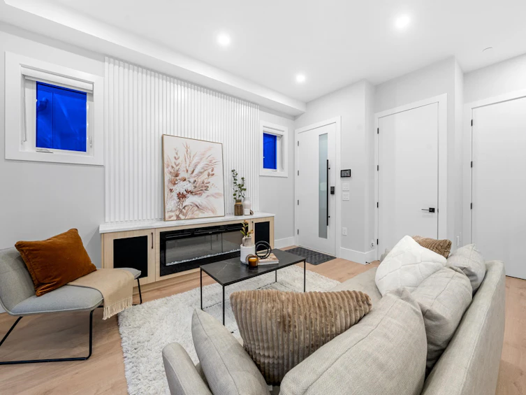 2707 E 26th Avenue, Vancouver, BC, V5R 1Z3 - 6