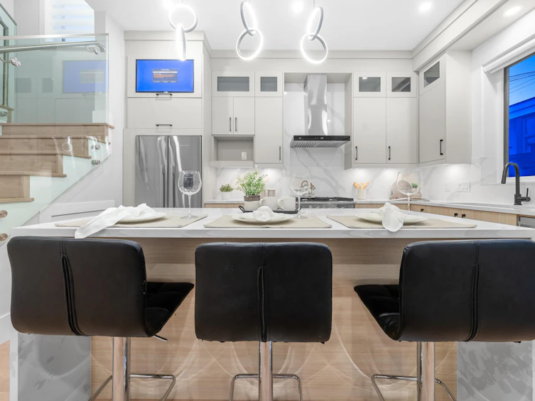 2707 E 26th Avenue, Vancouver, BC, V5R 1Z3 - 11
