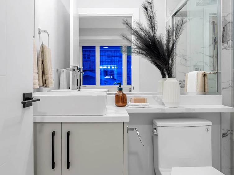 2707 E 26th Avenue, Vancouver, BC, V5R 1Z3 - 25