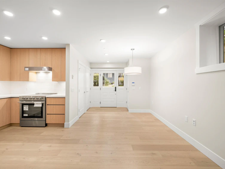 1062 W 15th Avenue, Vancouver, BC, V6H 1R6 - 2