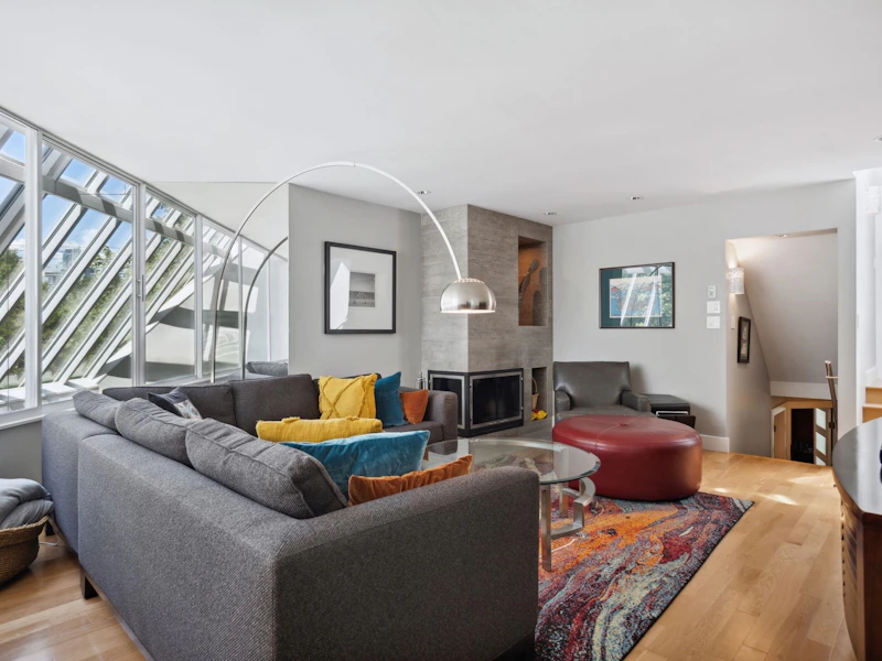 2205 Oak Street, Vancouver BC V6H 3W6