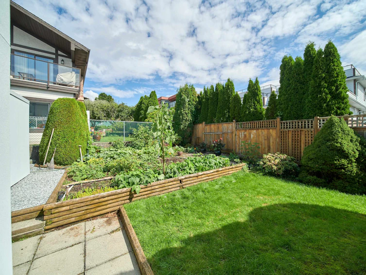 15662 Semiahmoo Avenue, Surrey, BC, V4B 1V4 - 25