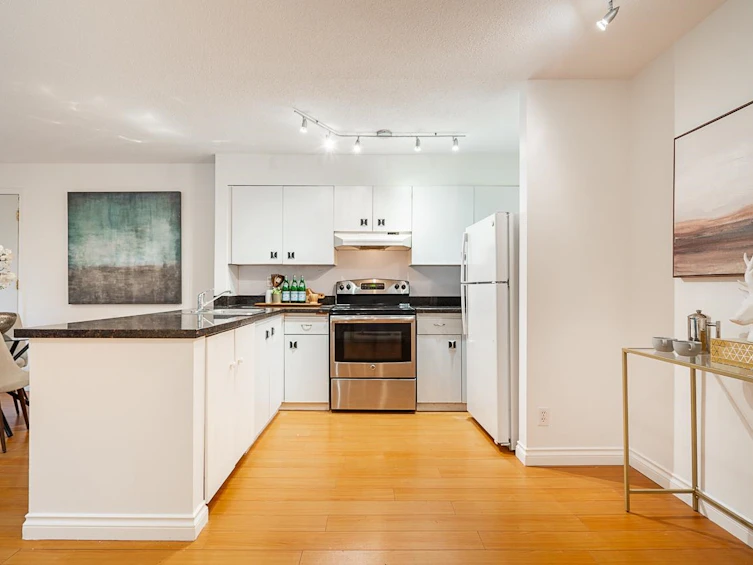 12-460 W 16 Avenue, Vancouver, BC, V5Y 1Z3 - 9