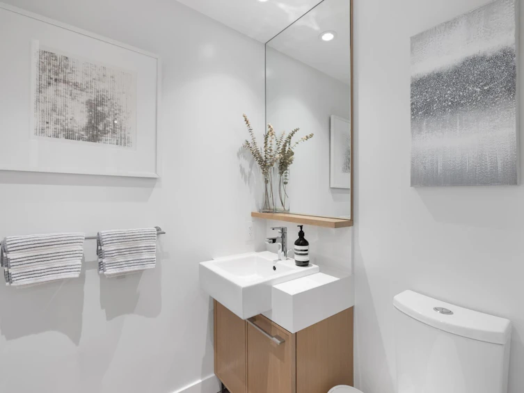 208-1055 Ridgewood Drive, North Vancouver, BC, V7R 0A6 - 19
