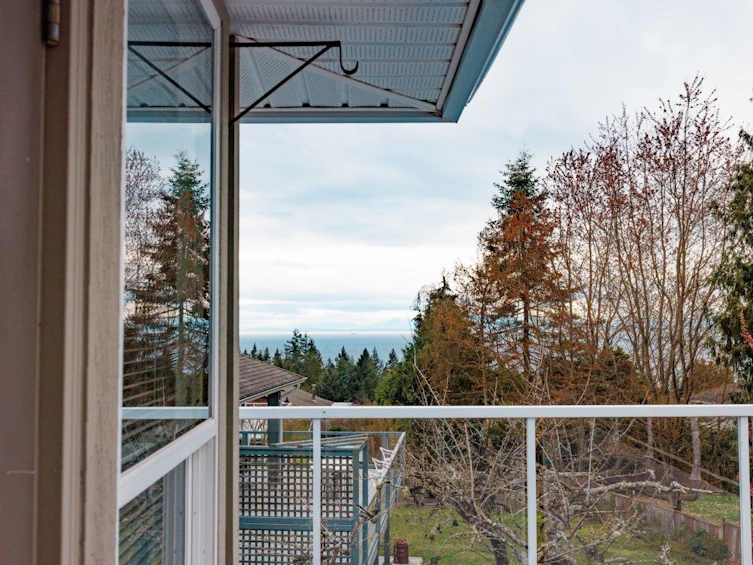 1517 Islandview Drive, Gibsons, BC, V0N 1V5 - 3