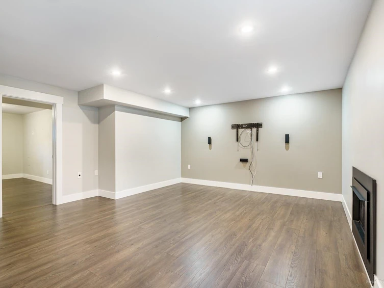 357 E 24th Street, North Vancouver, BC, V7L 3E9 - 3