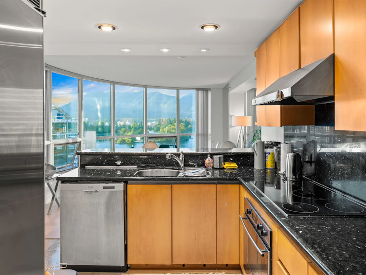 1002-555 Jervis Street, Vancouver, BC, V6E 4N1 - 4