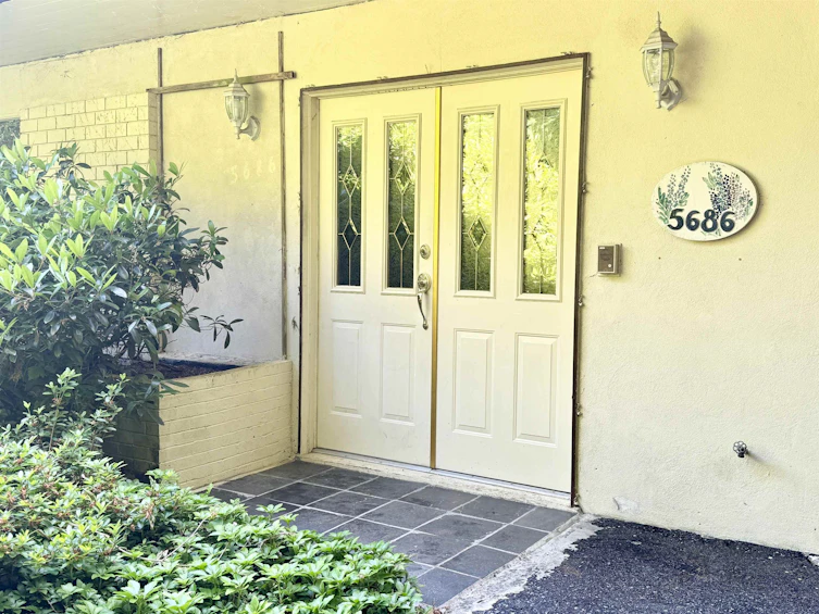 5686 Keith Road, West Vancouver, BC, V7W 2N5 - 3