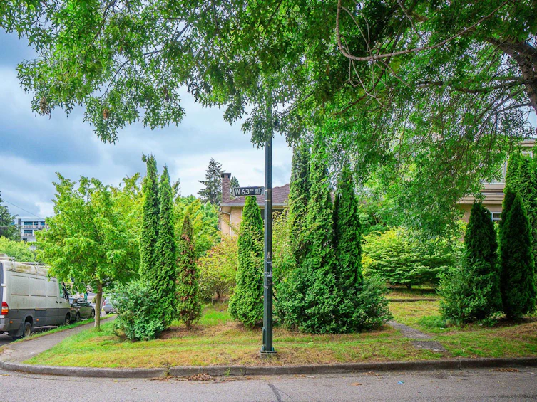 204 W 63rd Avenue, Vancouver, BC, V5X 2H8 - 2