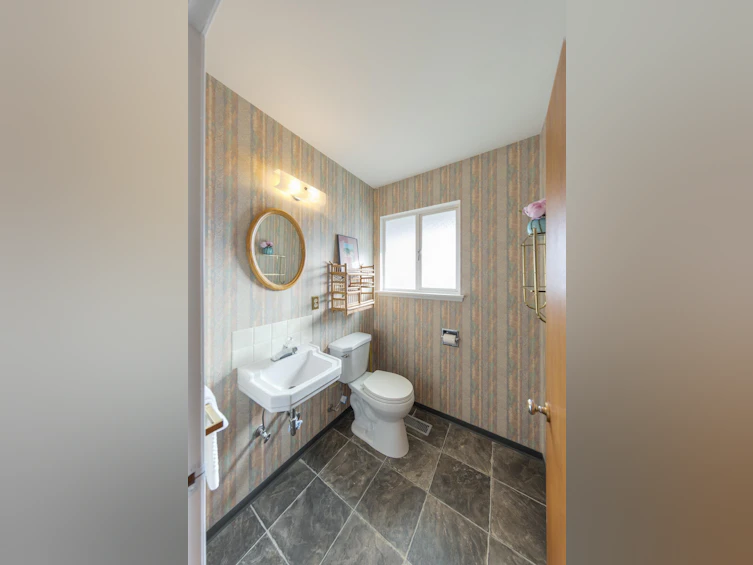 946 Belvedere Drive, North Vancouver, BC, V7R 2C1 - 25