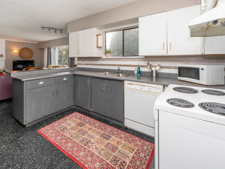 1693 Austin Avenue, Coquitlam, BC, V3K 3P8 - 13