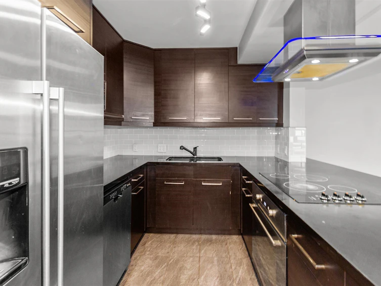 602-2468 E Broadway, Vancouver, BC, V5M 4V1 - 2