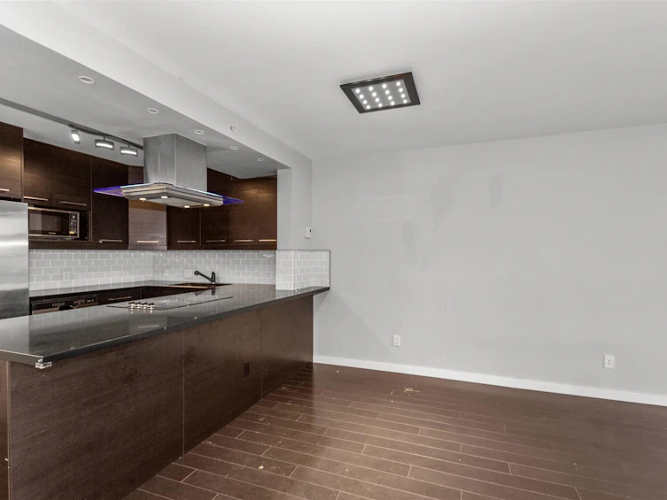 602-2468 E Broadway, Vancouver, BC, V5M 4V1 - 3