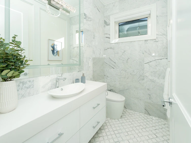 4582 W 14th Avenue, Vancouver, BC, V6R 2Y4 - 5