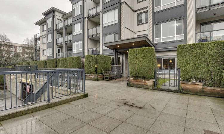 404-2943 Nelson Place
