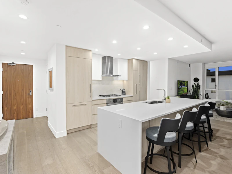 211 - 177 W 3rd Street, North Vancouver BC
